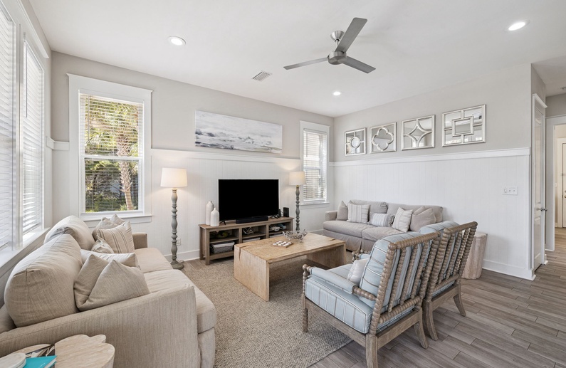 Cozy & Well Lit Living Area