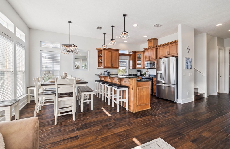 Spacious Chef's Kitchen & Dining Area