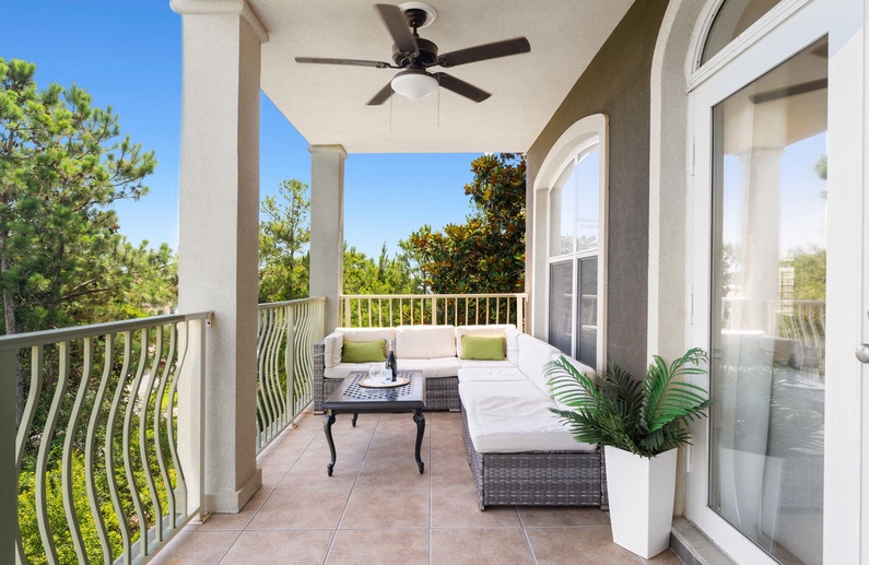 Cozy, Private Balcony - Perfect for Morning Coffee!