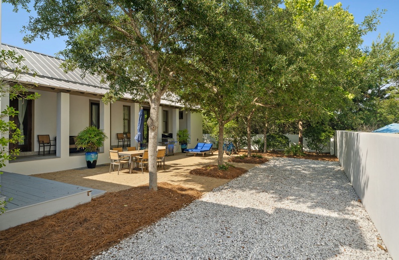Oversized Private Courtyard!
