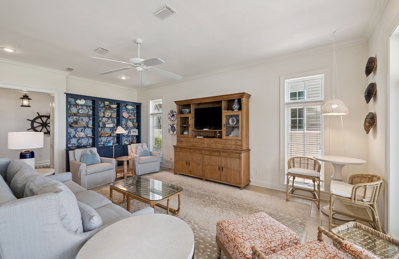 Spacious Living Area with Ample Seating
