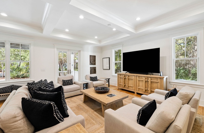Open & Inviting Living Area
