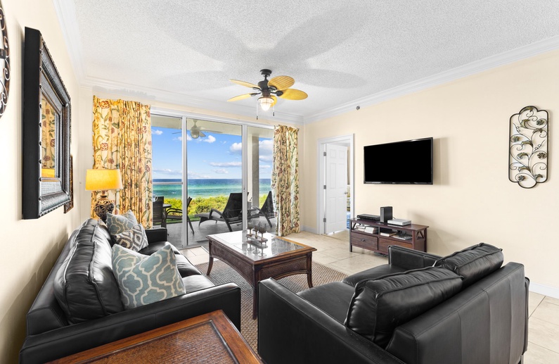 Spacious Gulf-Front Living Area