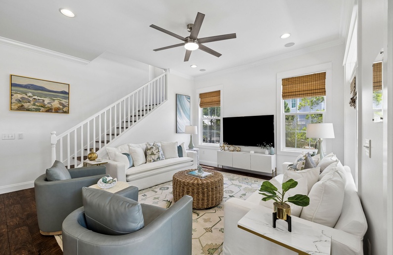 Bright & Open Living Area with Ample Seating