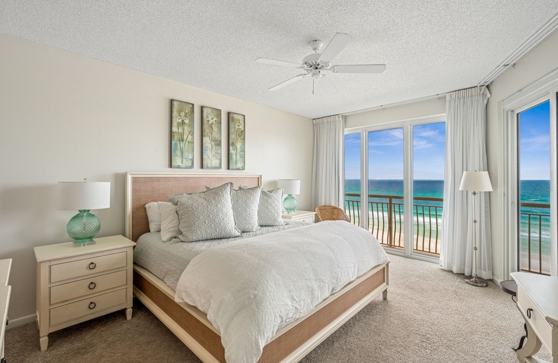 Gulf Front Primary Suite! King Size Bed