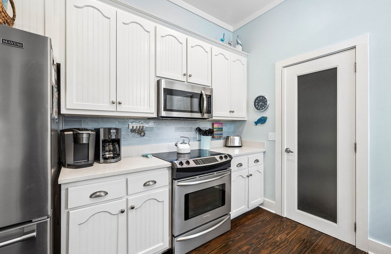Fully Equipped Gourmet Kitchen