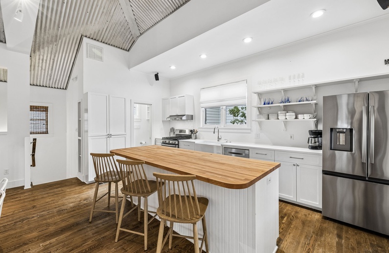 Fully Equipped Chef's Kitchen