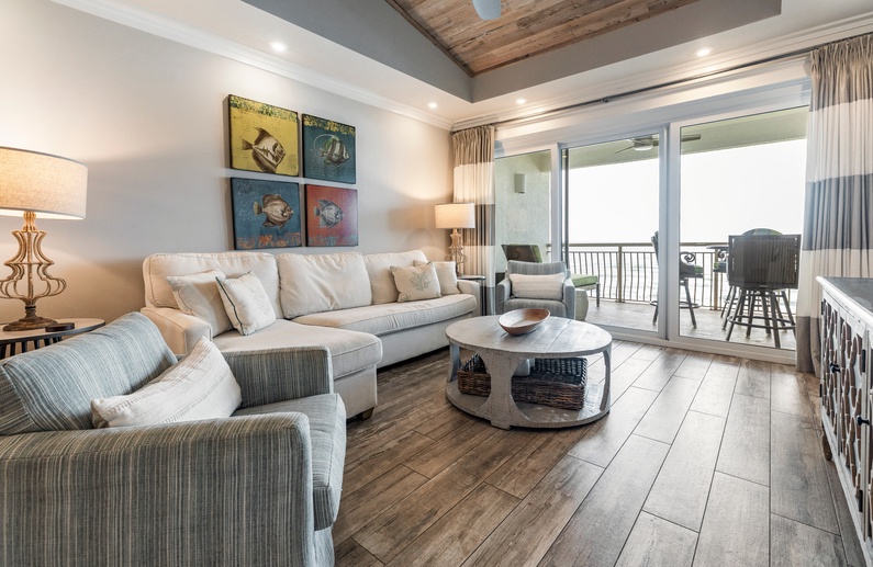 Bright & Open Living Area with Ample Seating