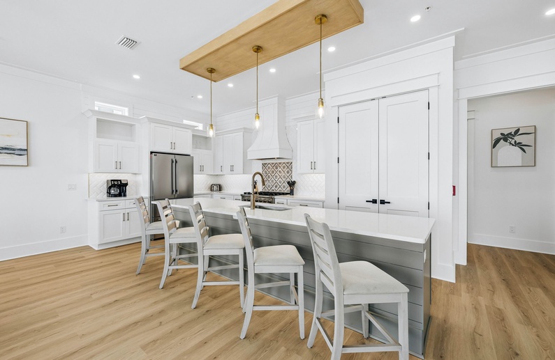 Spacious & Fully Equipped Gourmet Chef's Kitchen