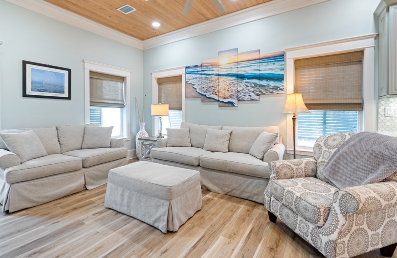 Open & Inviting Living Area