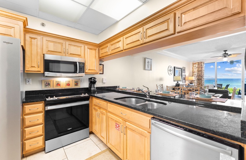 Well Appointed Kitchen - Fully Stocked!