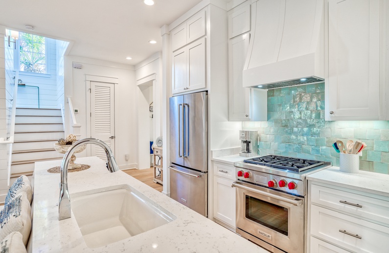 Chef's Kitchen - Equipped with High-End Appliances!