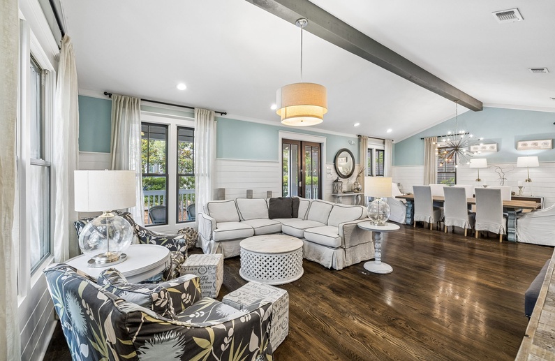 Bright & Open Living Area with Ample Seating