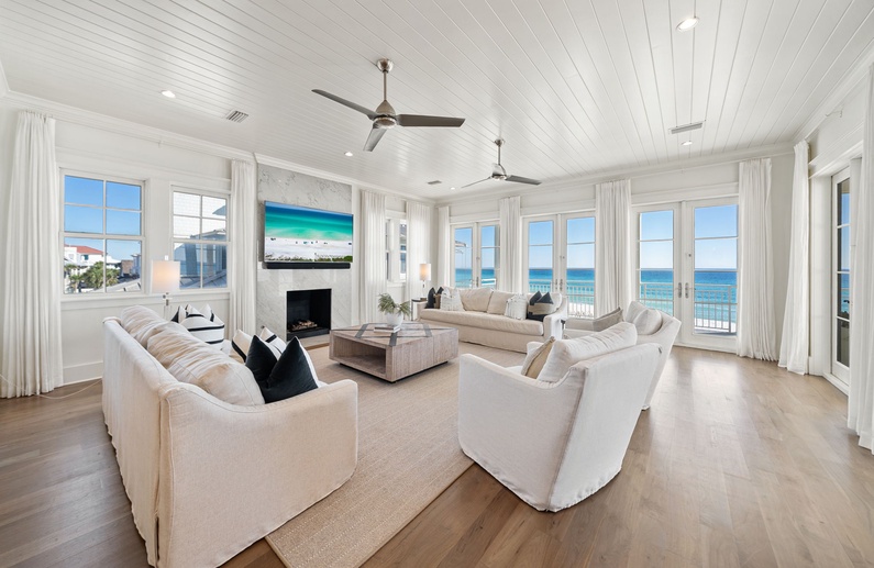 Expansive Living Area with Gulf-Front Views!