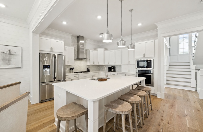 Fully Equipped Gourmet Kitchen
