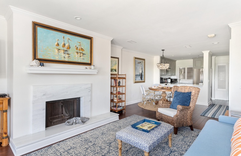 Living Area (Fireplace Not Available for Guest Use)