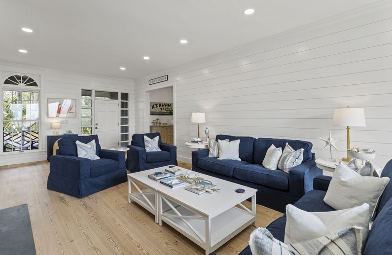 Living Area (Fireplace Not Available for Guest Use)