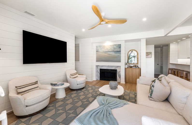 Living Area (Fireplace Not Available for Guest Use)