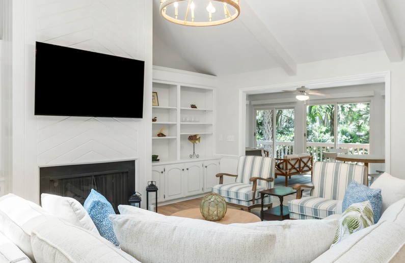 Living Area (Fireplace Not Available for Guest Use)
