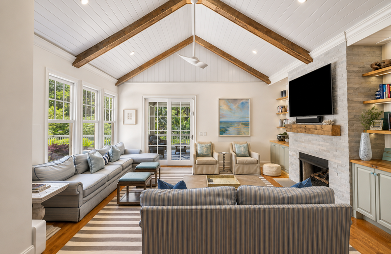 Living Area (Fireplace Not Available for Guest Use)