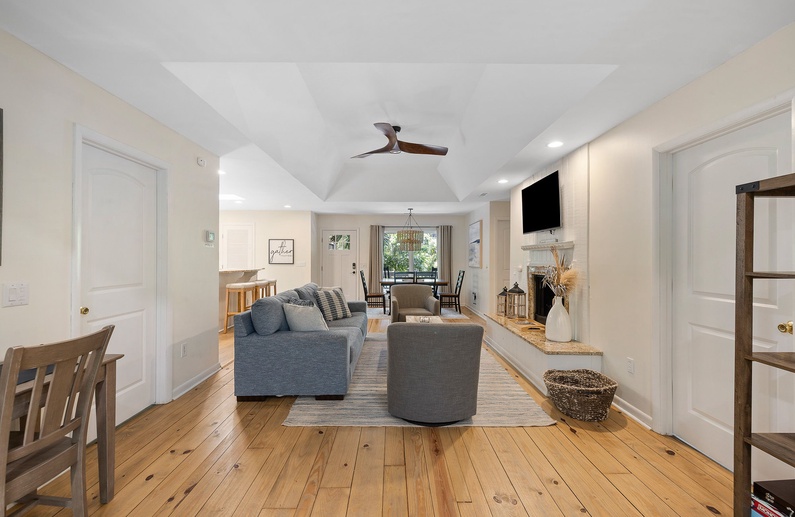 Living Area (Fireplace Not Available for Guest Use)