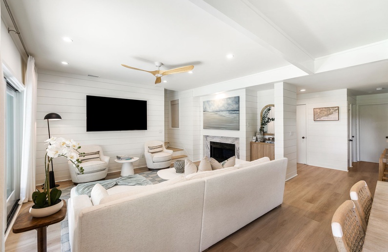 Living Area (Fireplace Not Available for Guest Use)