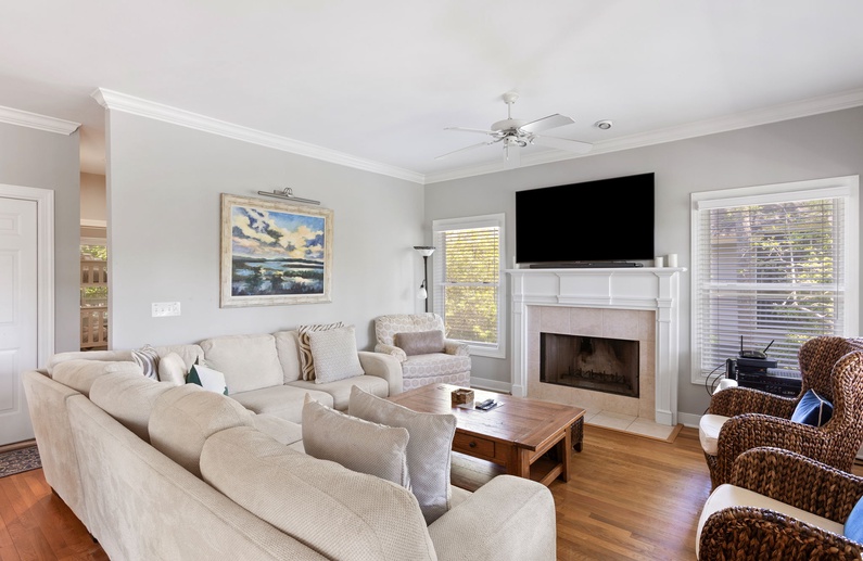 Living Area (Fireplace Not Available for Guest Use)