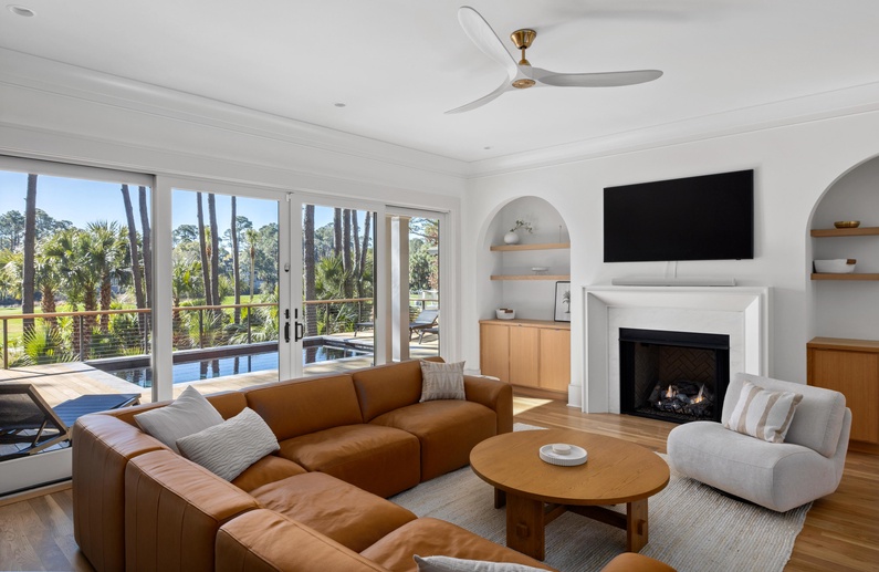 Living Area (Fireplace Not Available for Guest Use)