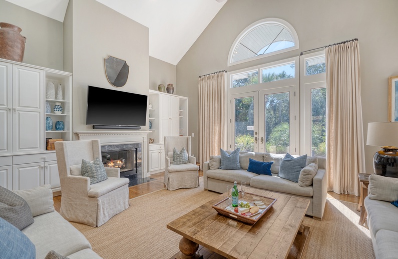 Living Area (fireplace not available for guest use)