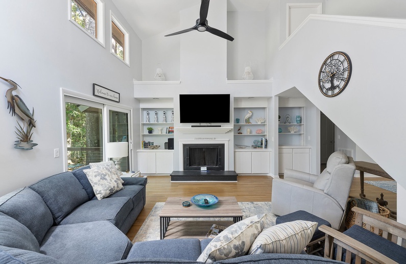 Living Area (Fireplace Not Available for Guest Use)
