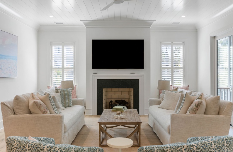 Living Area (Fireplace Not Available for Guest Use)