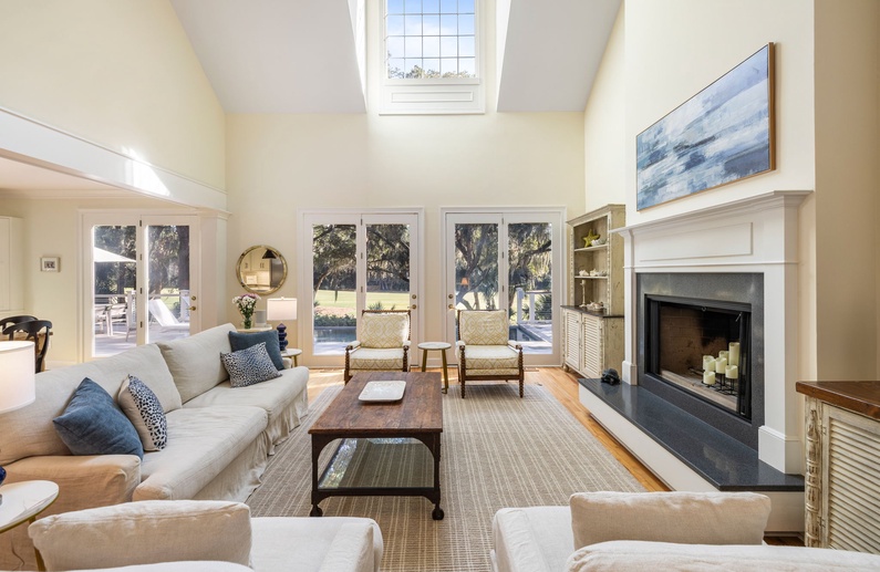 Living Area (Fireplace Not Available for Guest Use)