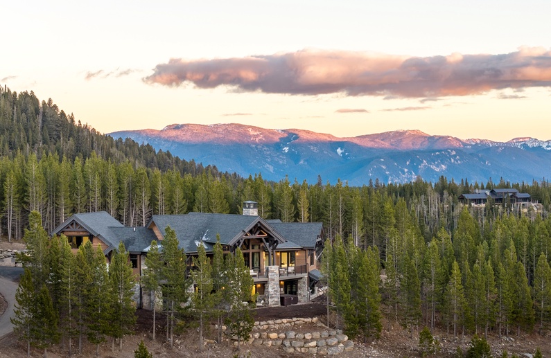 Summit View Chalet Photo