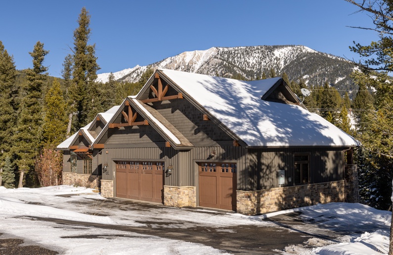Antler Ridge Chateau Photo