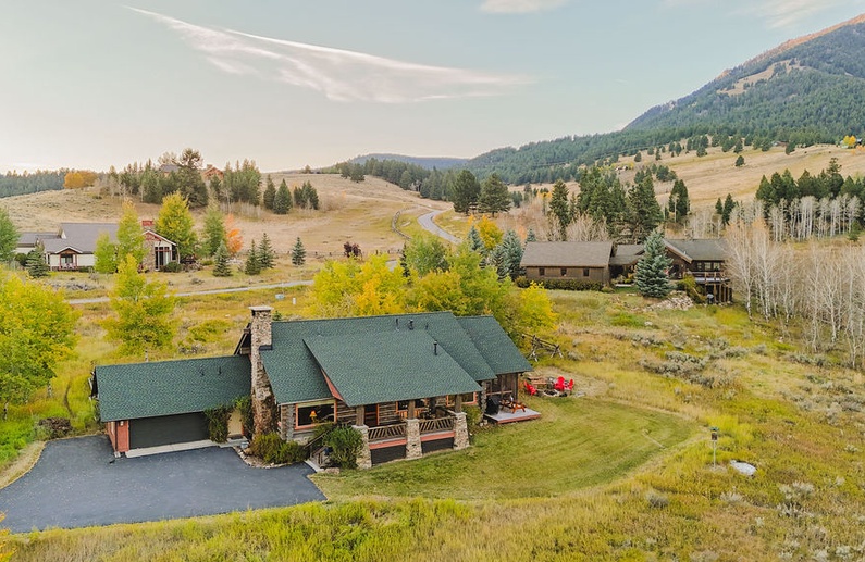 MDW Chief Joseph Rustic Log Home Photo