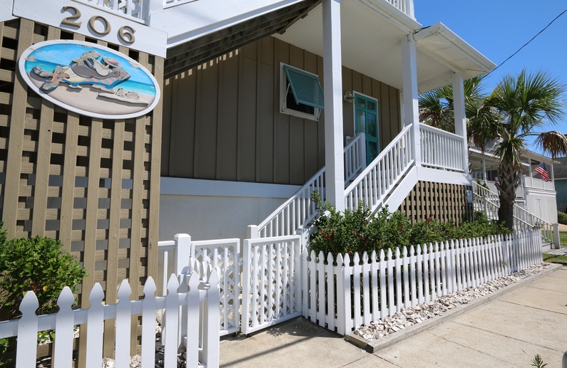 Kick-N-Back Lower Apartment