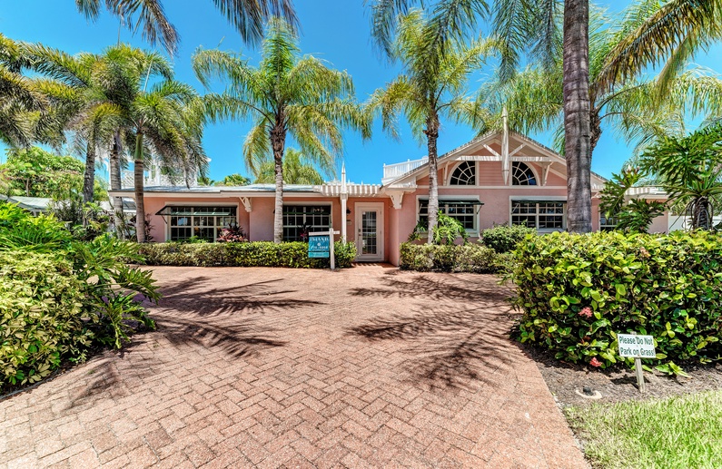 Palm Isle Village 3203 - Pink Flamingo