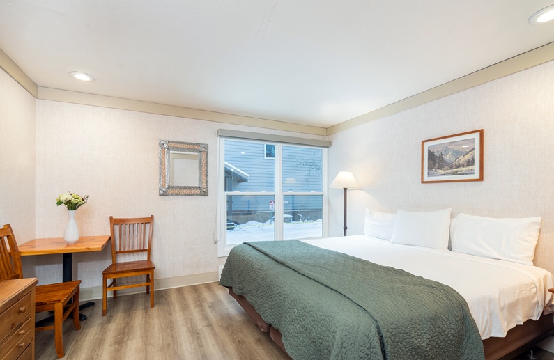 Mountainside Inn 202