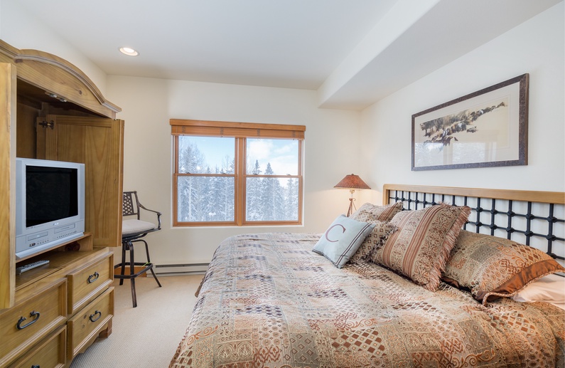 Bear Creek Lodge 212B