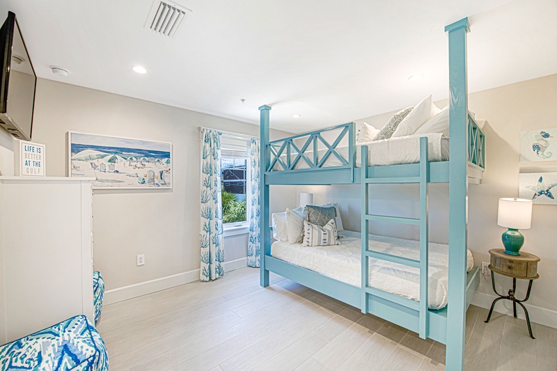 Eighth Bedroom (2nd Floor), Full over Full Bunk Beds w/ En Suite Bath (Tub)