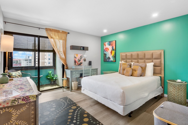 Second Bedroom, Queen