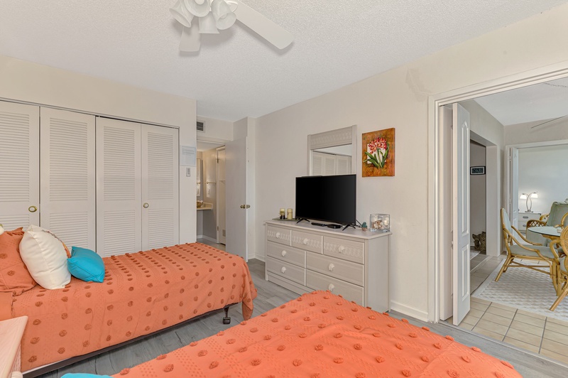 Second Bedroom, Two Twin beds with TV