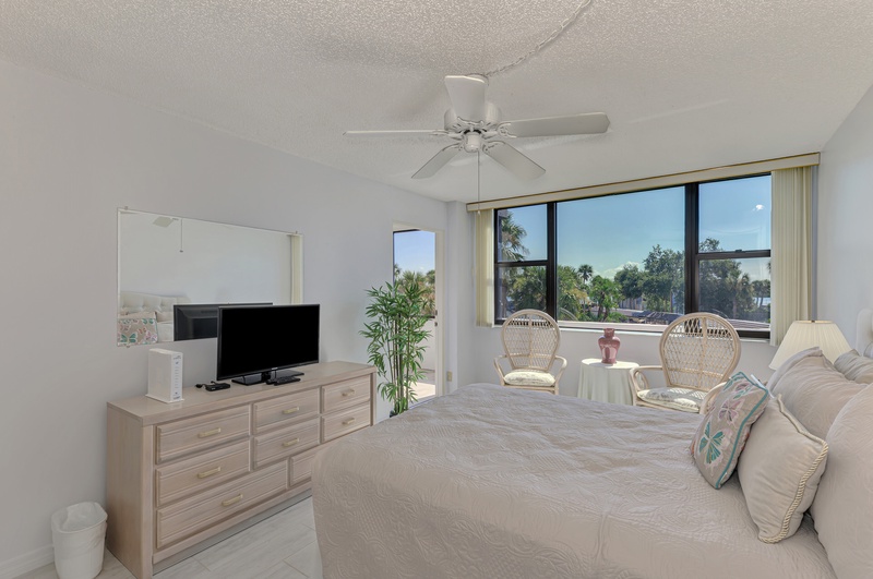 Wake up refreshed in your bright bedroom with views of swaying palms outside your window.