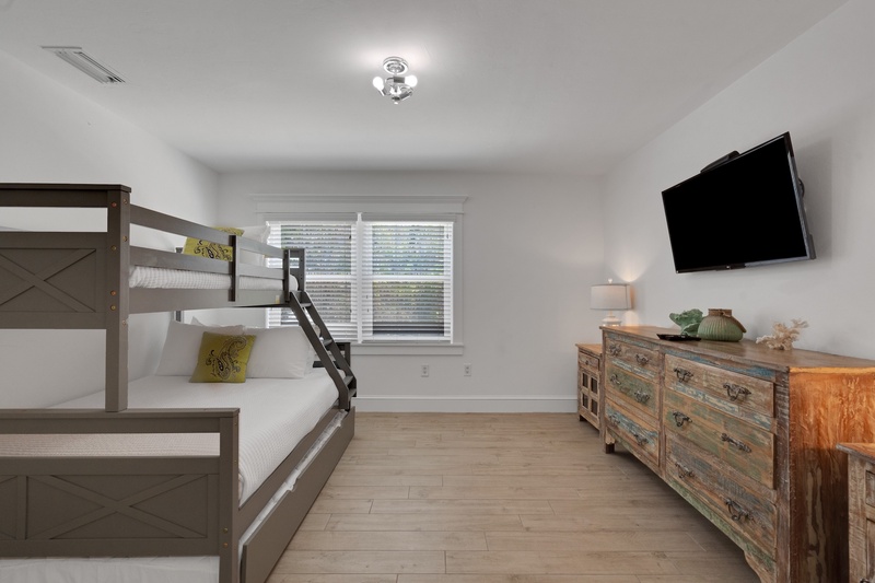 Seventh Bedroom, Twin/Full Bunk