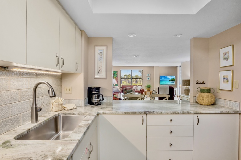 Gulf and Bay Club D101 by Tropical Sands Accommodations
