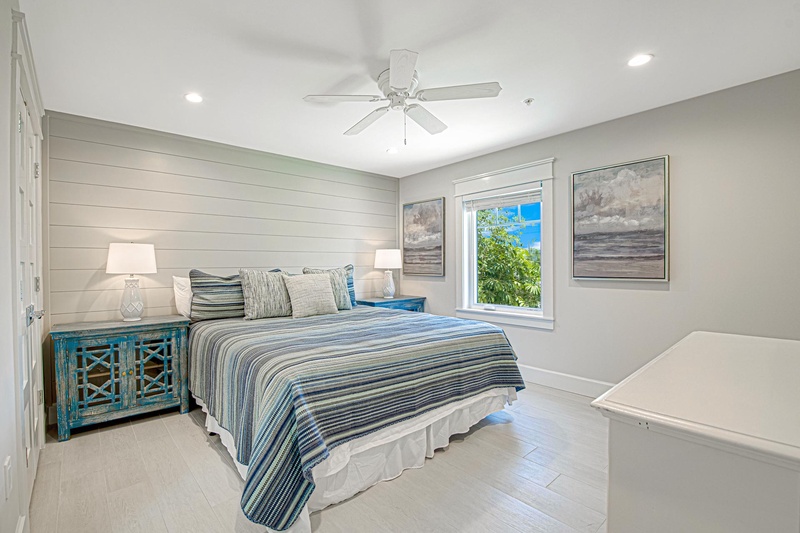 Fourth Bedroom (2nd Floor), King Bed w/ En Suite Bath