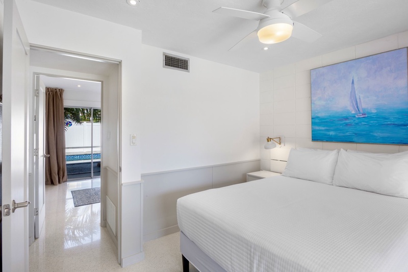 Unit A, Bedroom, Queen