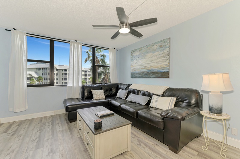 Living Area, Murphy bed