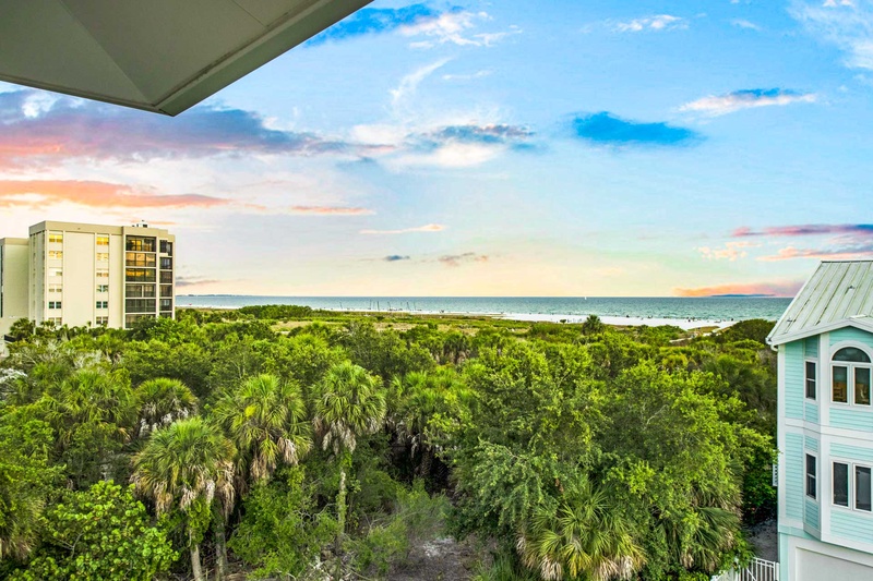 Balcony (4th Level), Twilight Views