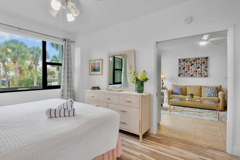 Second Bedroom, Queen bed